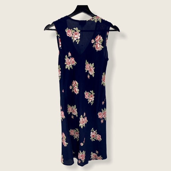 The Attic Floral Shift Dress - Picture 5 of 12